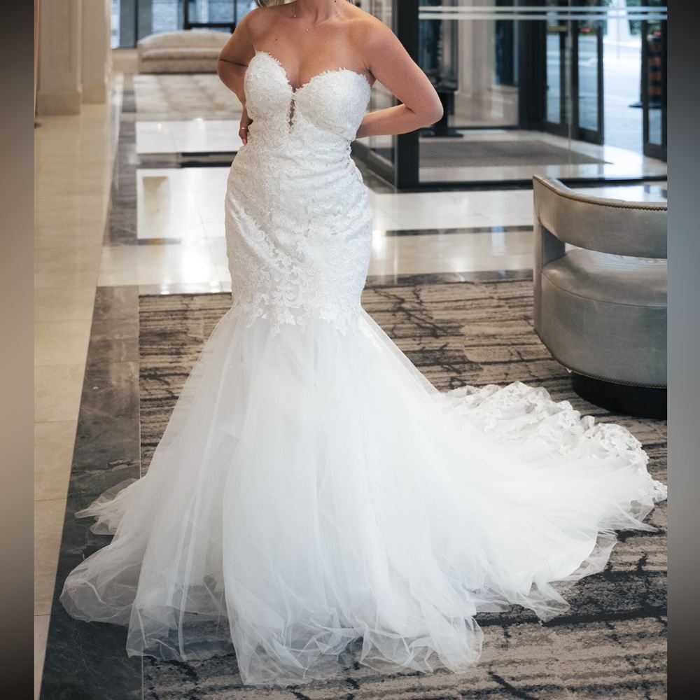 Elegant White Strapless Wedding Dress